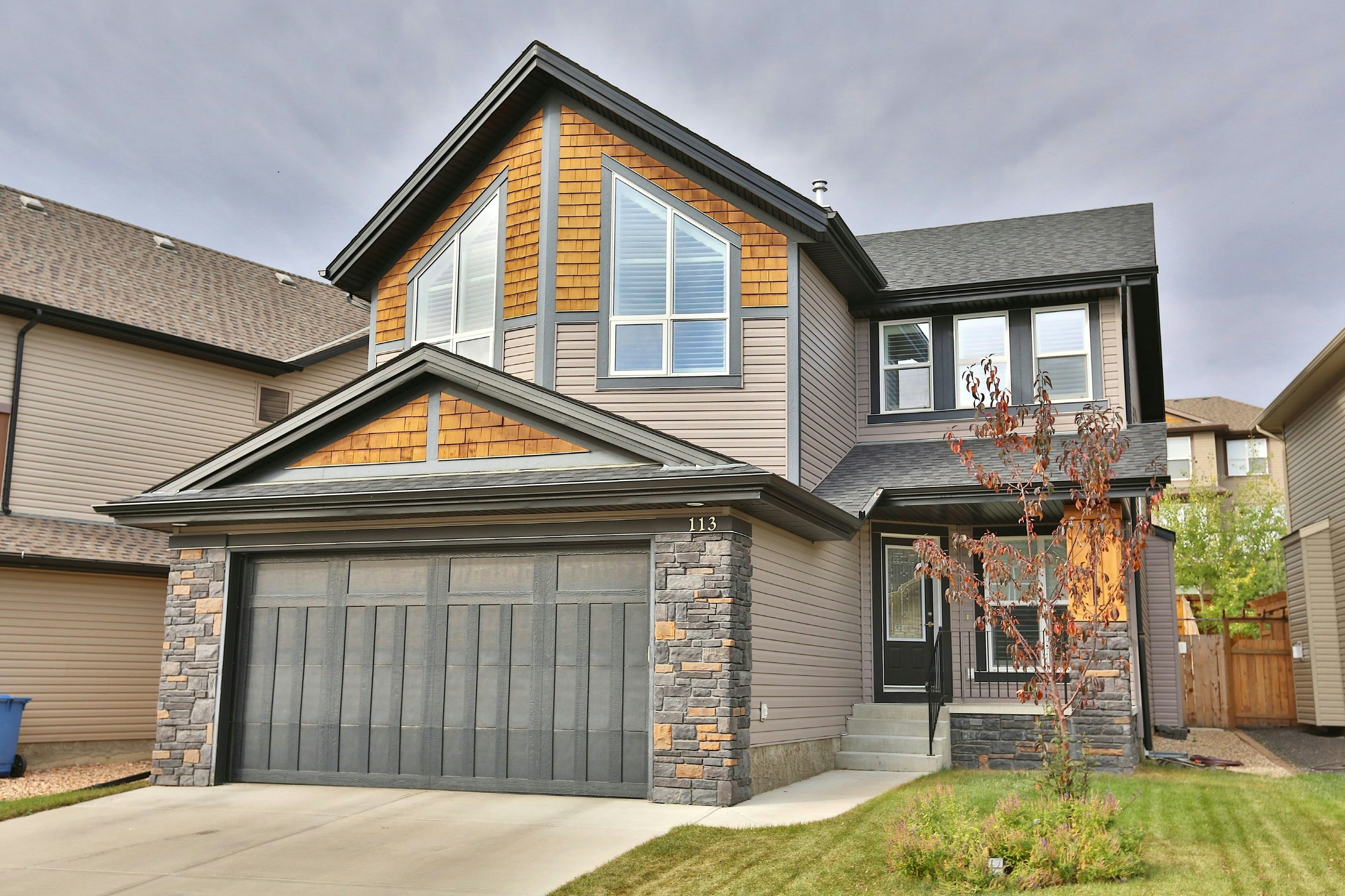 113 Tremblant Way SW, Calgary, AB T3H 0A7, Presented by The McKelvie