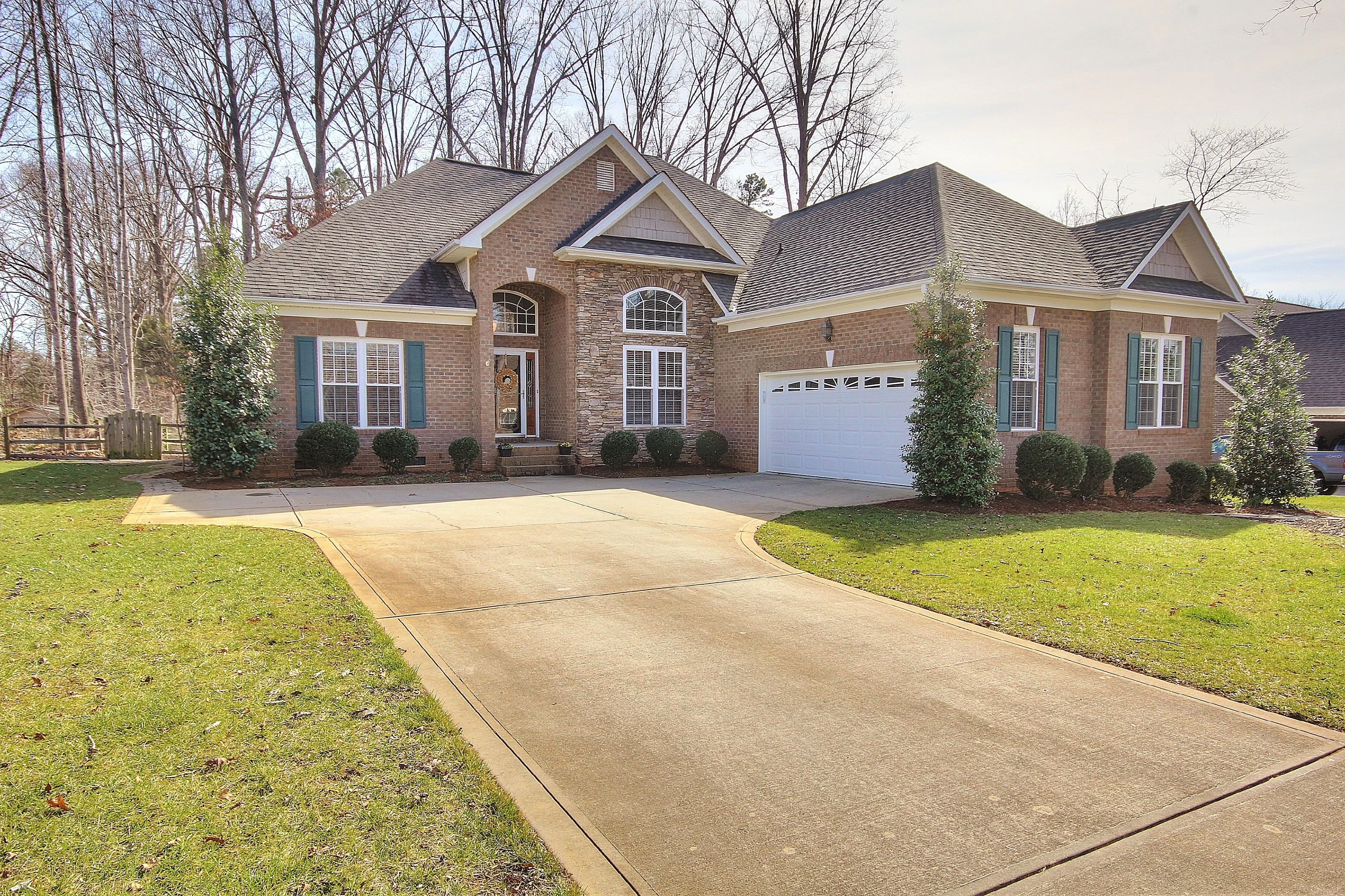 125 English Ivy Lane, Mooresville, NC 28117, Presented by Lawrie