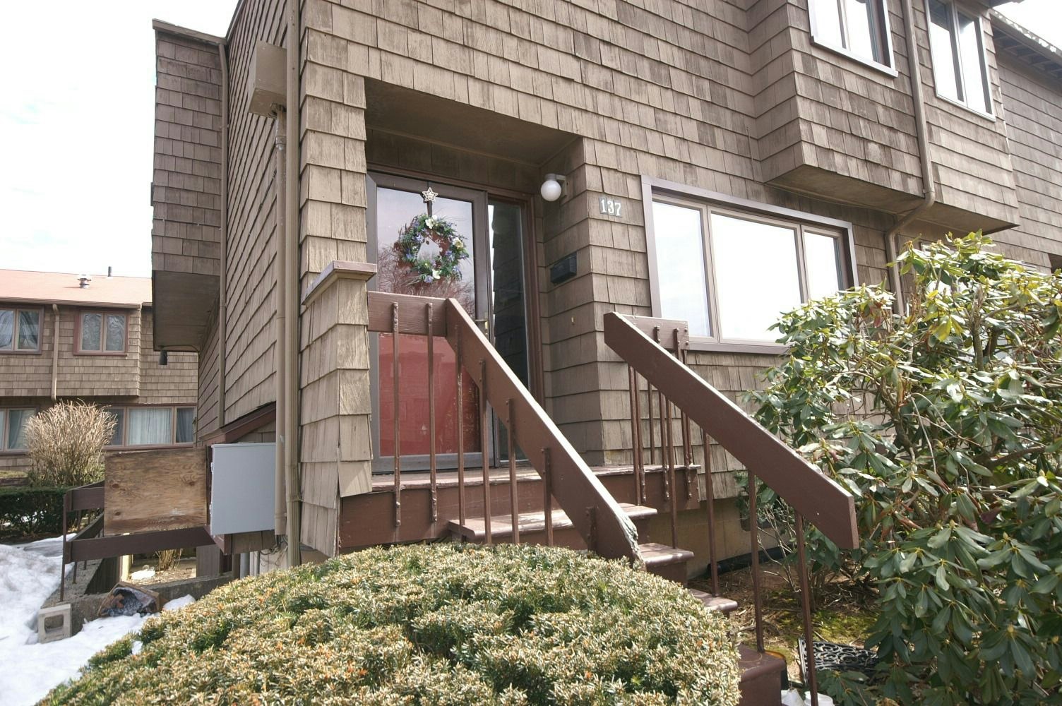 137 Towne House Road, Hamden, CT 06514, Presented by Eddie Gutierrez