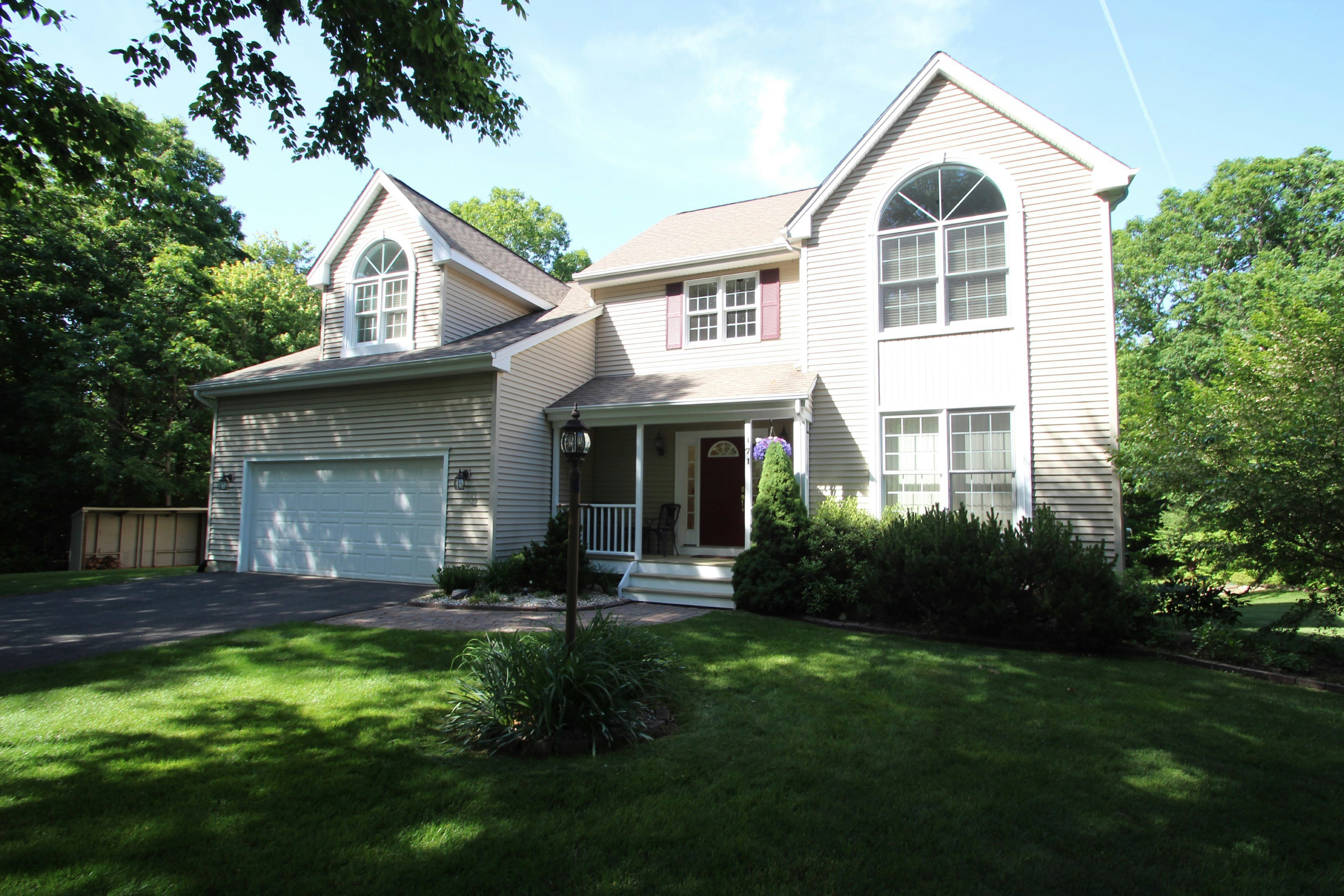 171 Charles St, Tolland, CT 06084, Presented by The Marilu Kafka Team