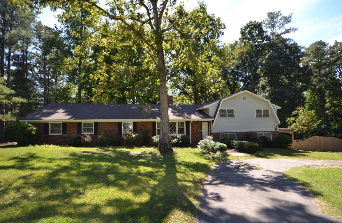 125 Heather Lane, Southern Pines, NC 28387, Presented by Linda C