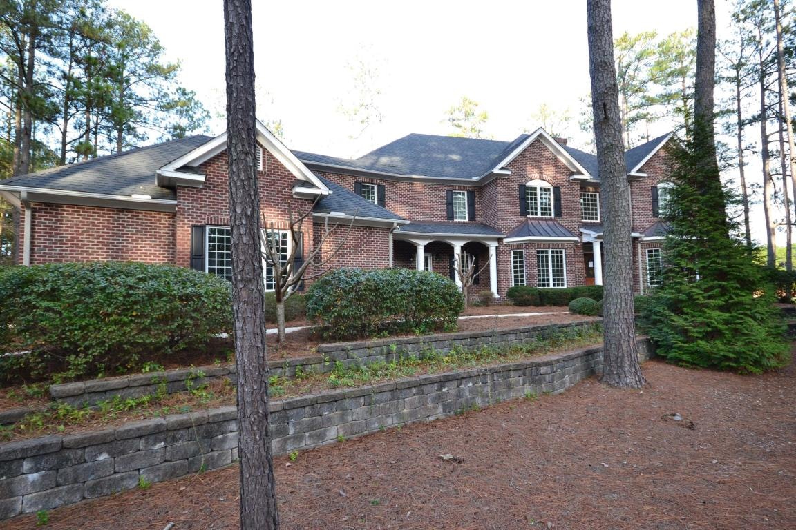 20 Loch Lomond Court, Pinehurst, NC 28374, Presented by Linda C
