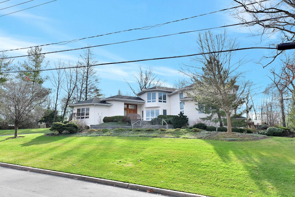 30 Kent Road, Tenafly, NJ 07670, Presented by JOSHUA BARIS, Coldwell