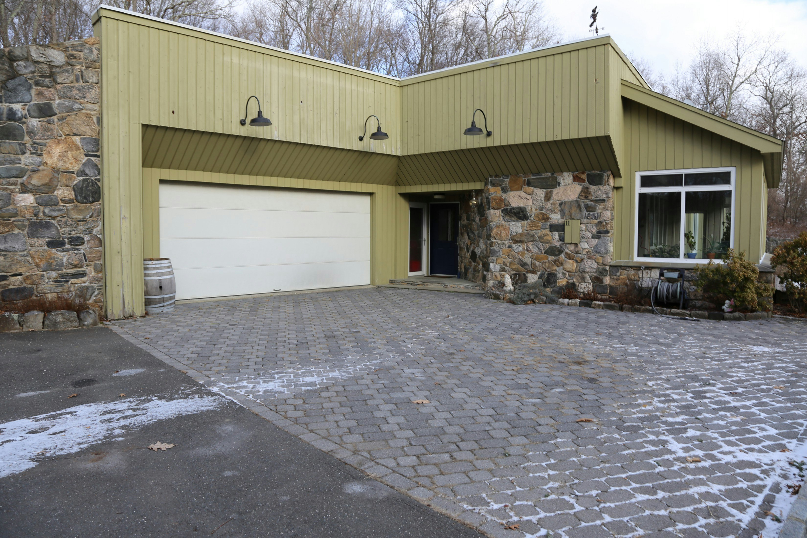 11 Pine Hill Road, New Fairfield, CT 06812, Presented by Jeff Neumann