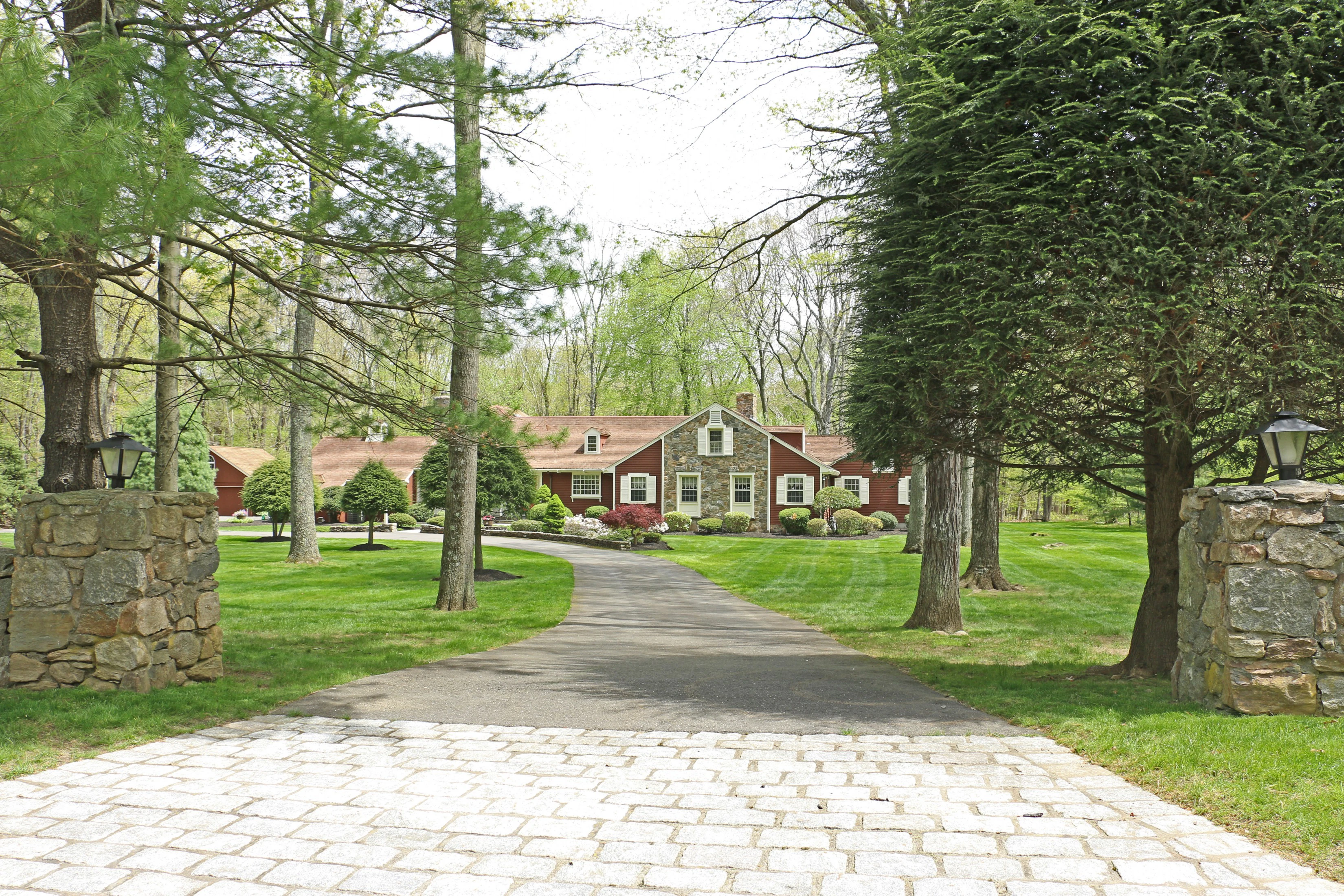 55 East Common Road, Easton, CT 06612, Presented by Marje Tracy