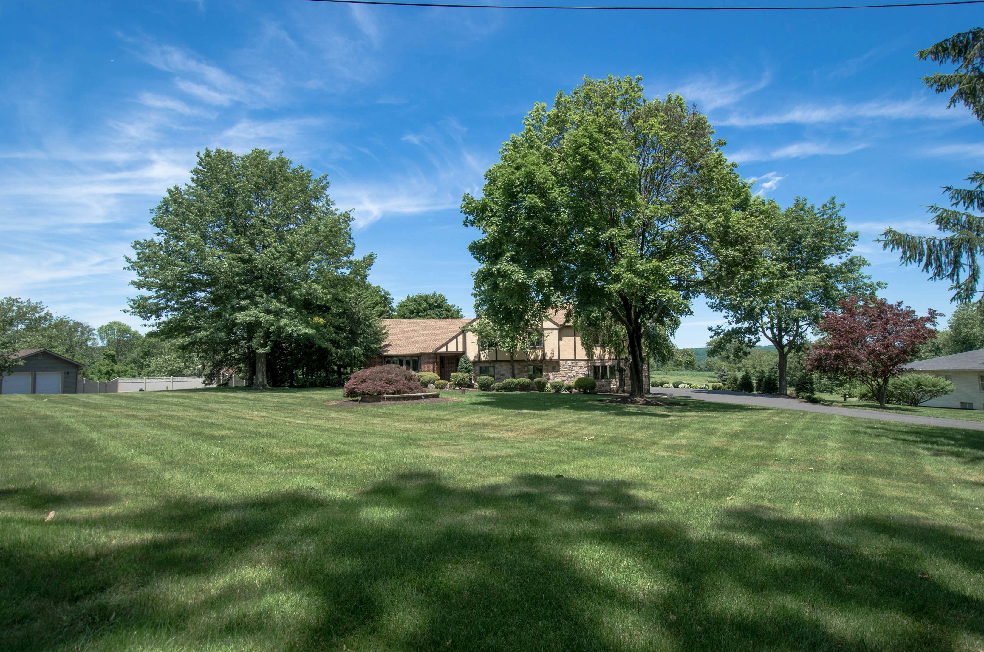 1995 Peppermint Road, Coopersburg, PA 18036, Presented by Carol C