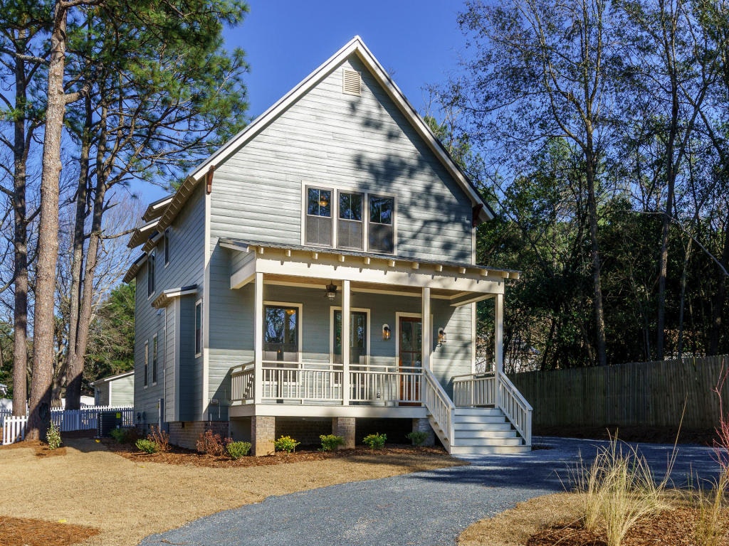 165 W Rhode Island Avenue, Southern Pines, NC 28387, Presented by