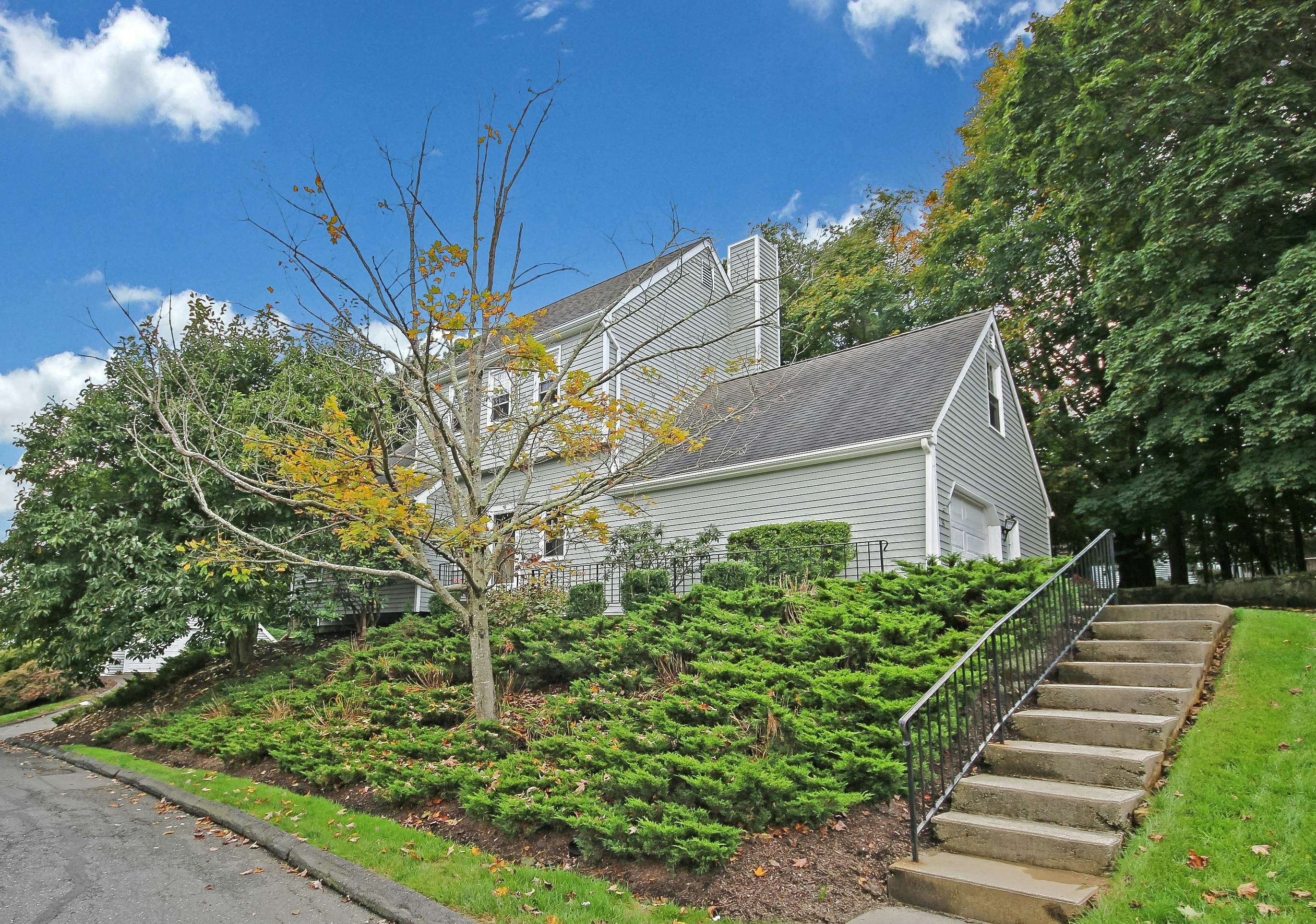 19 Prospect Street 36, Ridgefield, CT 06877, Presented by Laura Ancona