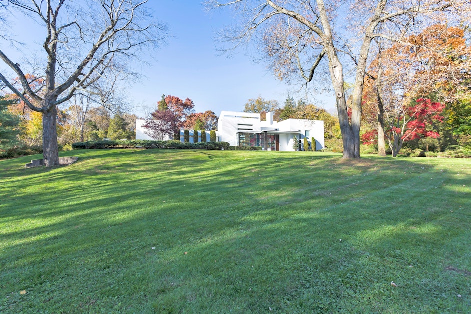 15 Wenwood Drive, Brookville, NY 11545, Presented by Carolina Boucos, Daniel Gale Sotheby's