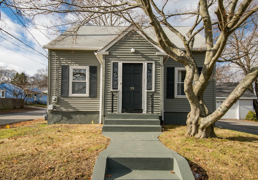 Cushing Street, North Providence, RI 02904, Presented by Jill Weathers