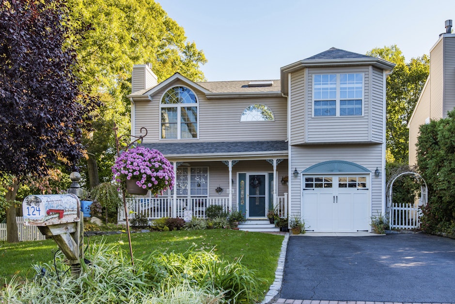 124 Scudder Place, Northport, NY 11768, Presented by Kathryn Martin