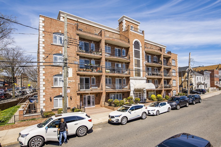 6907 43rd Avenue, Woodside, NY 11377, Presented by Jonathan Kramer