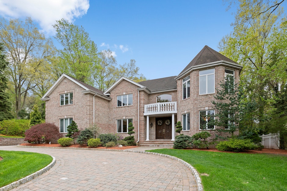 79 Wainwright Avenue, Closter, NJ 07624, Presented by Susie Pyun