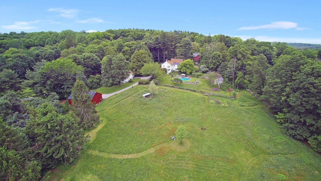 60 Cross Highway, Redding, CT 06896, Presented by Laura Ancona, William