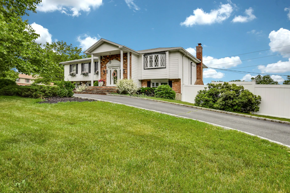 39 Greenvale Drive, East Northport, NY 11731, Presented by Lynn Witz