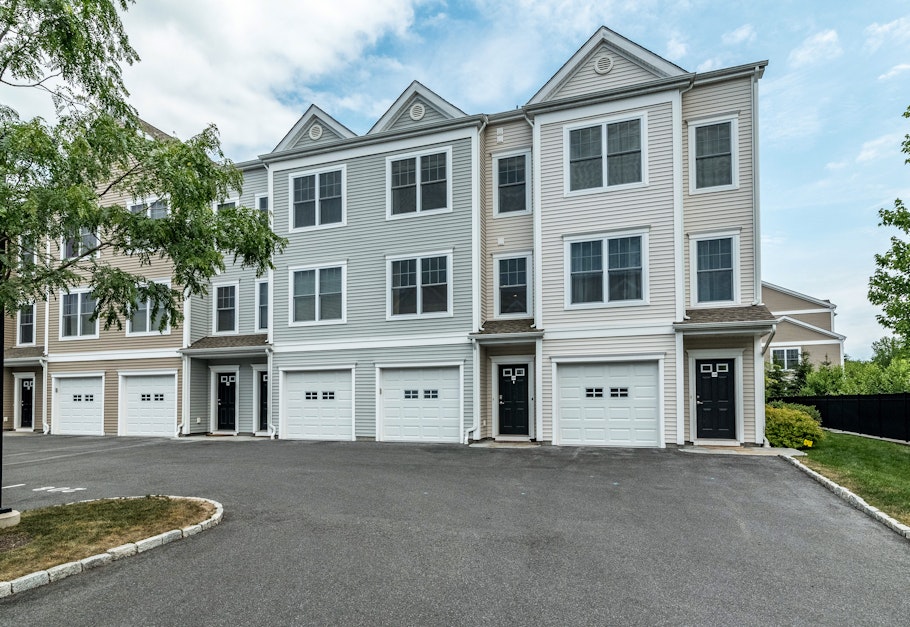 209 Copper Square Drive 209, Bethel, CT 06801, Presented by Patrick