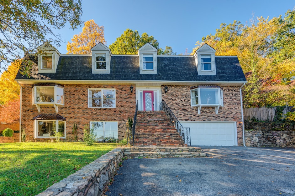 3724 Grandview Ave NW, Roanoke, VA 24012, Presented by SARA H FISHER