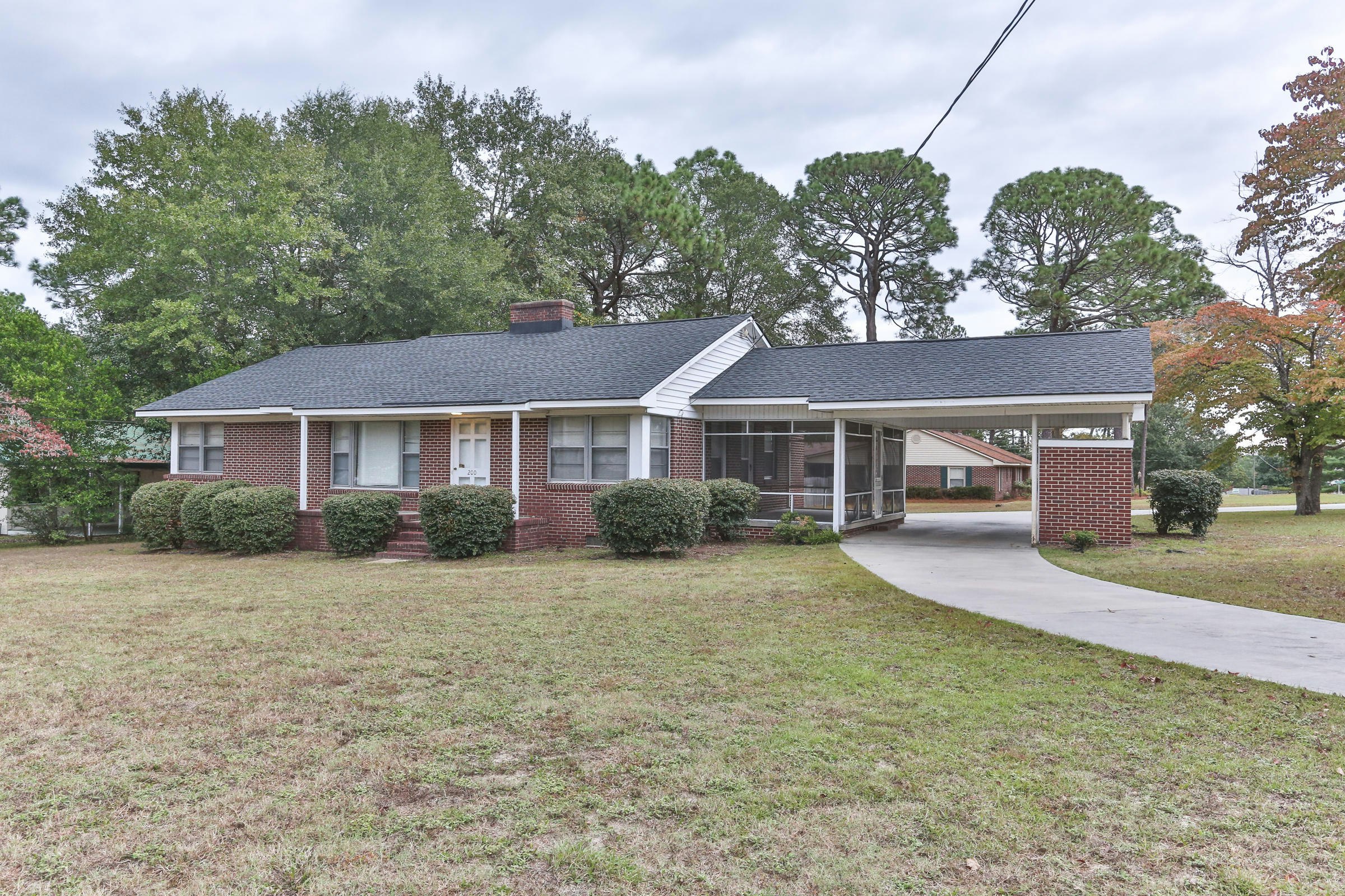 200 Juanita Avenue, Hamlet, NC 28345, Presented by Wendy Massagee