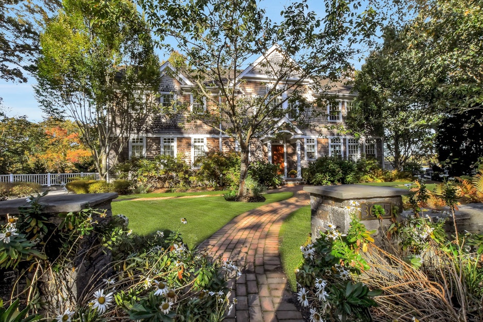 3265 Stillwater Avenue, Cutchogue, NY 11935, Presented by Phyllis