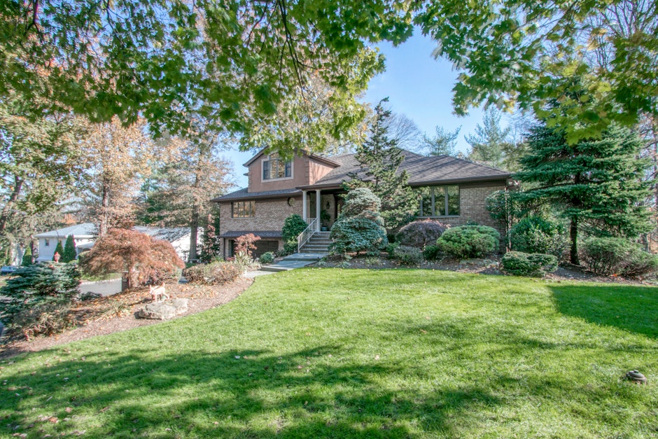 500 Mildred Place, Oradell, NJ 07649, Presented by Jeremy S. Zimman