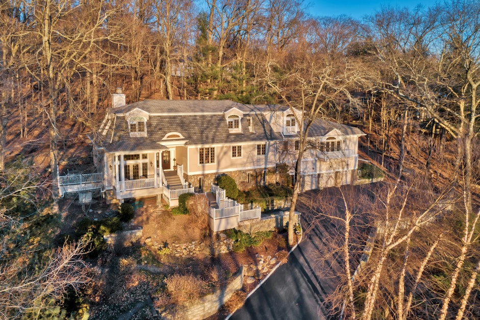 10 East Saddle River Road, Saddle River, NJ 07458, Presented by Sheryl