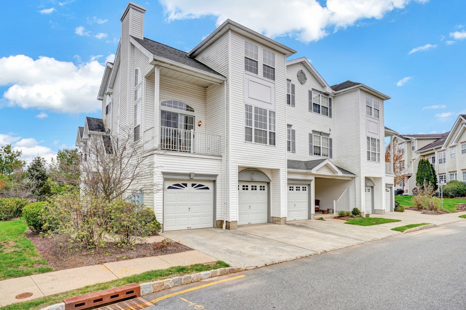 43 Hancock Drive, Morristown, NJ 07960, Presented by Rahul & Smitha