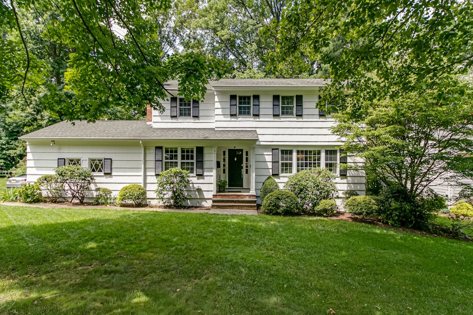 271 LORRAINE DRIVE, BERKELEY HEIGHTS, NJ 07922, Presented by Catherine