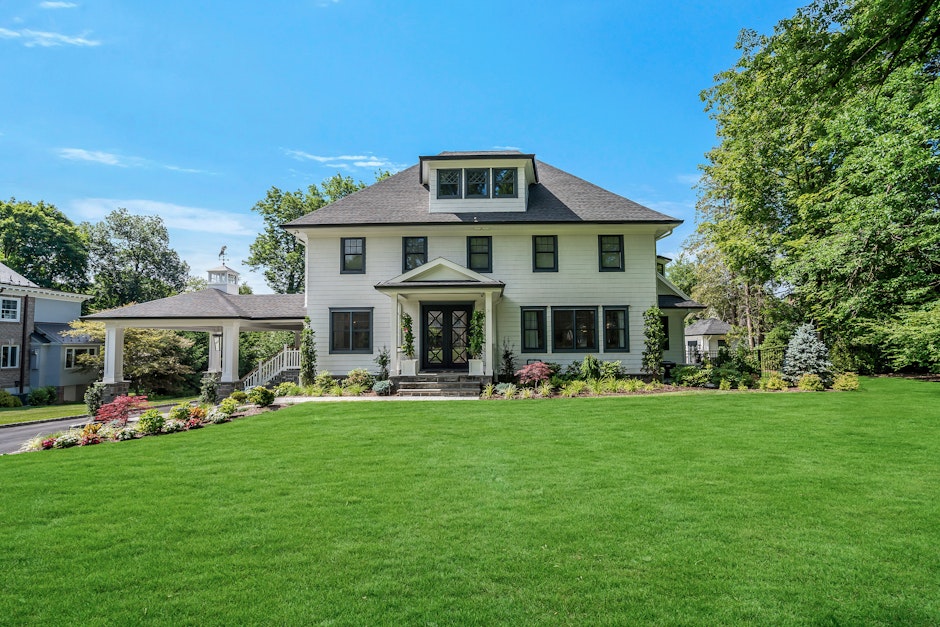 158 Phelps Road, Ridgewood, NJ 07450, Presented by Christina Gibbons