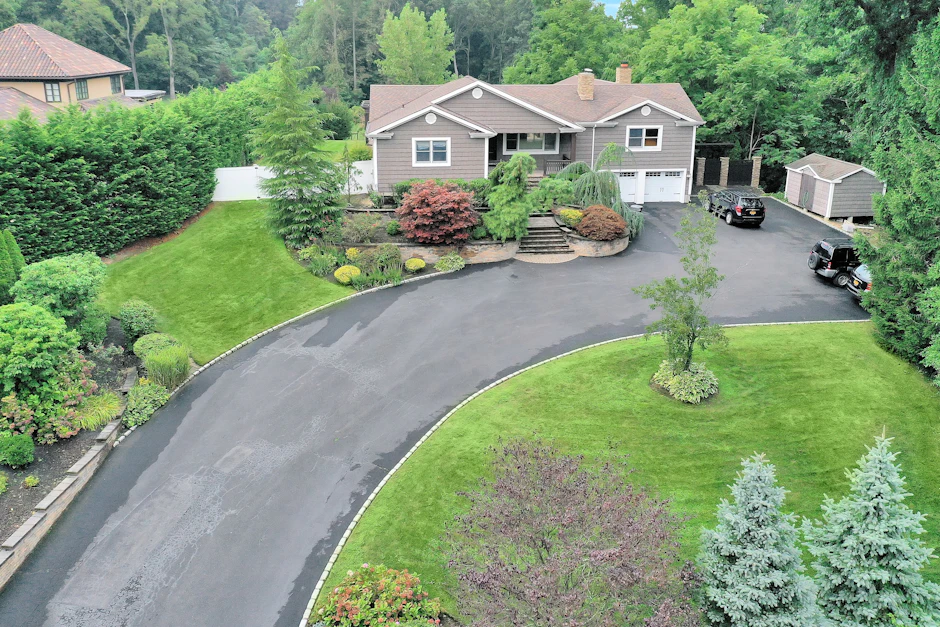 527 Wolf Hill Road, Dix Hills, NY 11746, Presented by Rob Rizzo, Signature Premier Properties