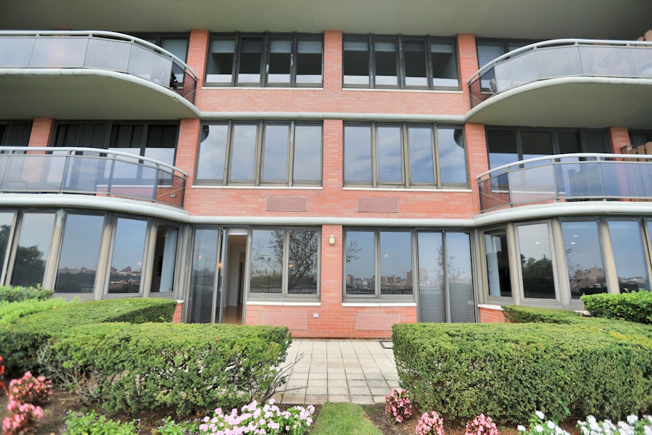 100 Carlyle Drive, Cliffside Park, NJ 07010, Presented by Wendy Gamez