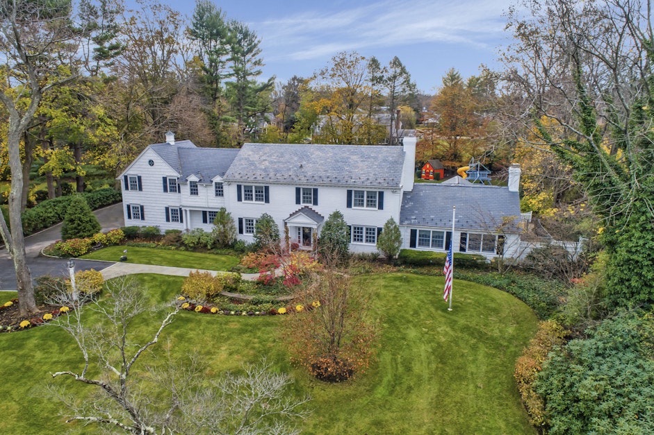 280 Elderfields Road, Manhasset, NY 11030, Presented by Gale Keenan