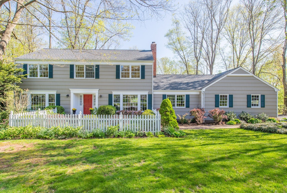 26 Walnut Circle, Basking Ridge, NJ 07920, Presented by Susan Fazio