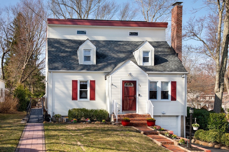 25 Cedar Lane, Chatham Township, NJ 07928, Presented by Sue Adler