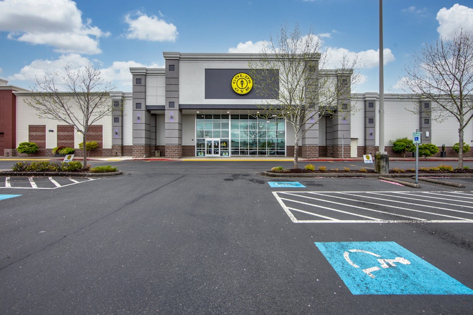 Gold's Gym Hazell Dell, Vancouver, WA 98665, Presented by Member