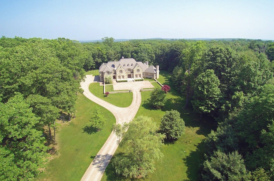 95 Old West Mountain Road, Ridgefield, CT 06877, Presented by Laura