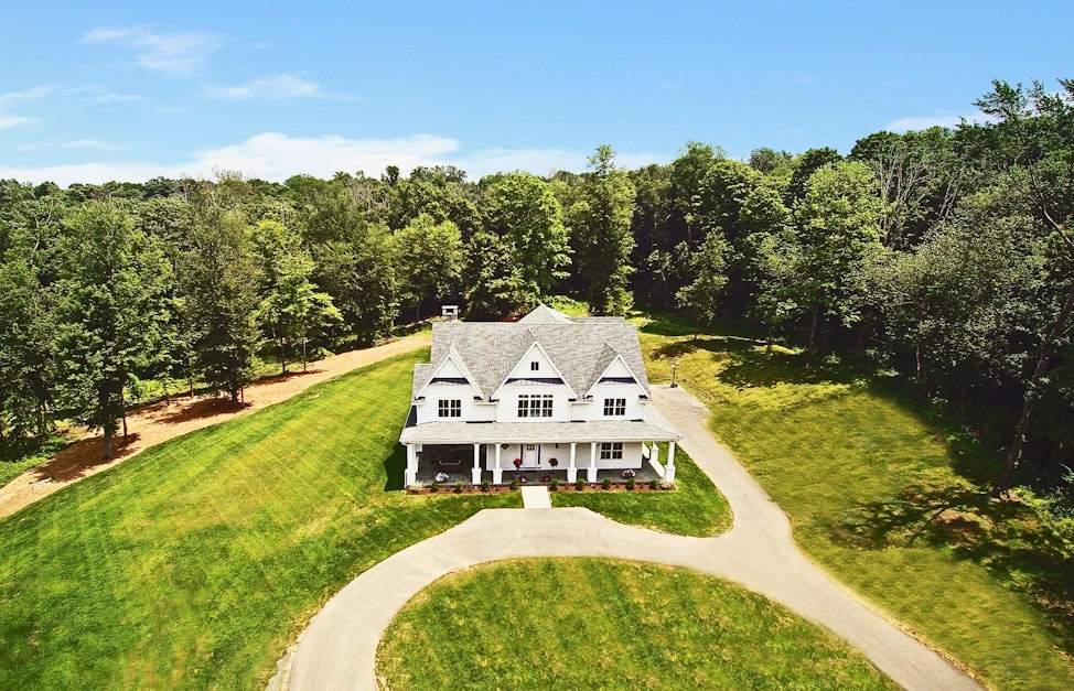 222 Spring Valley Road, Ridgefield, CT 06877, Presented by Laura Ancona