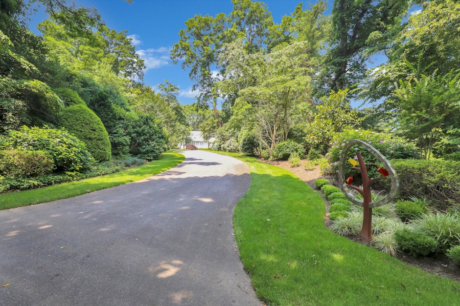11 Van Wyck Lane, Lloyd Harbor, NY 11743, Presented by Ginny Hock