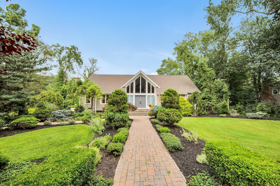 8 Millstream Road, Upper Saddle River, NJ 07458, Presented by Anthony