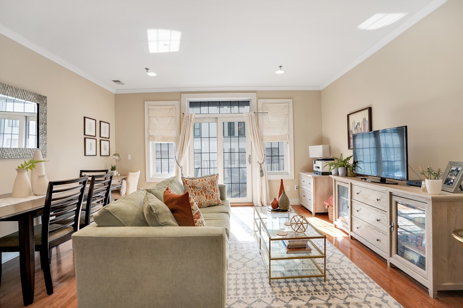 904 Jefferson St 3C, Hoboken, NJ 07030, Presented by Thomas Courtenay