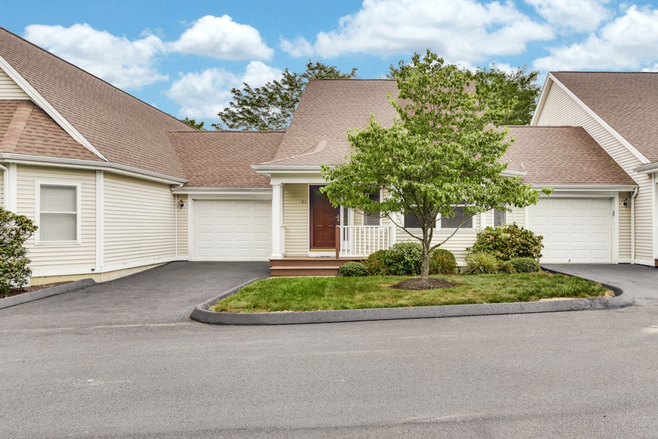 283 Summerfield Gardens, Shelton, CT 06484, Presented by Toni Tice