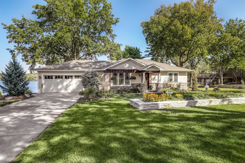 10204 NW 73rd Terrace, Weatherby Lake, MO 64152, Presented by Linda