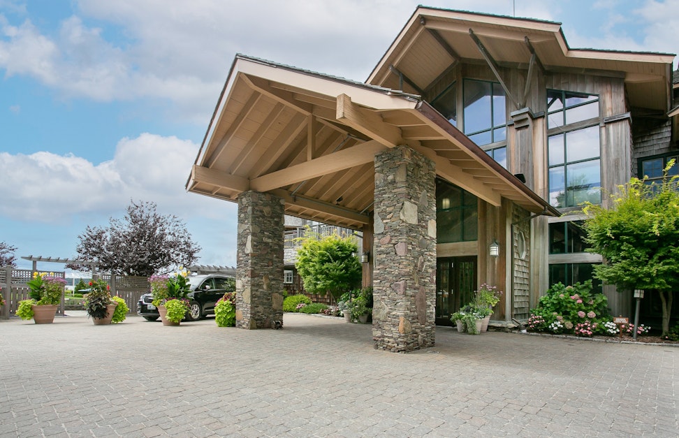 125 Cory's Lane Defender 1 & 2, Portsmouth, RI 02871, Hogan Associates Christies's