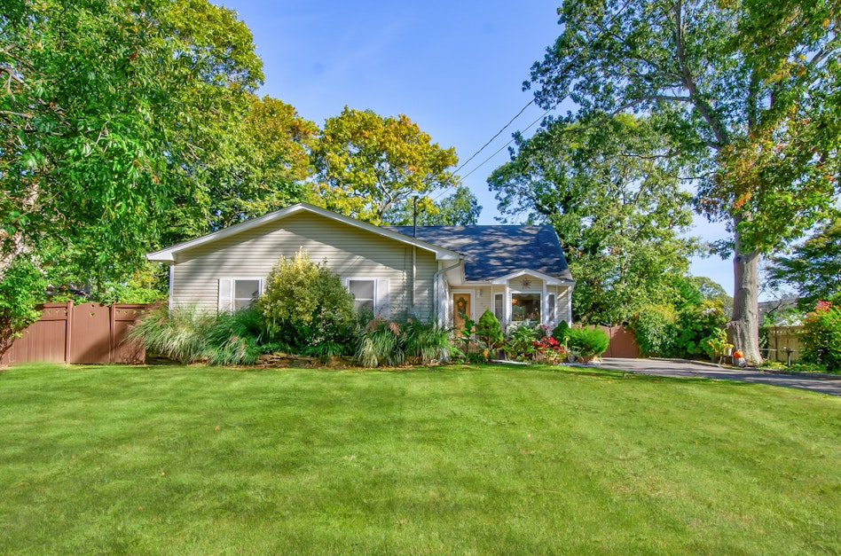 537 Smithtown Avenue, Bohemia, NY 11716, Presented by Paul Dougherty