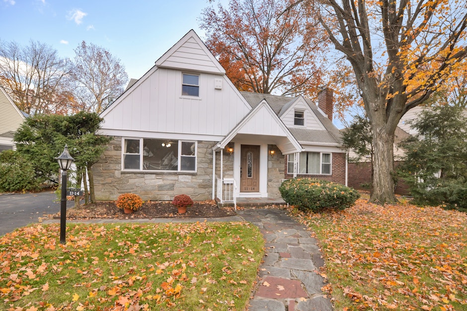 1114 Fairhaven Pl, Fair Lawn, NJ 07410, Presented by Maxine E. Harelick, Prominent Properties