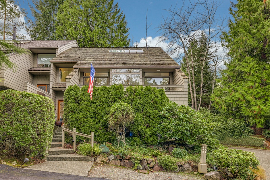 3611 93rd Ave. S.E., Mercer Island, WA 98040, Presented by Joan Bayley