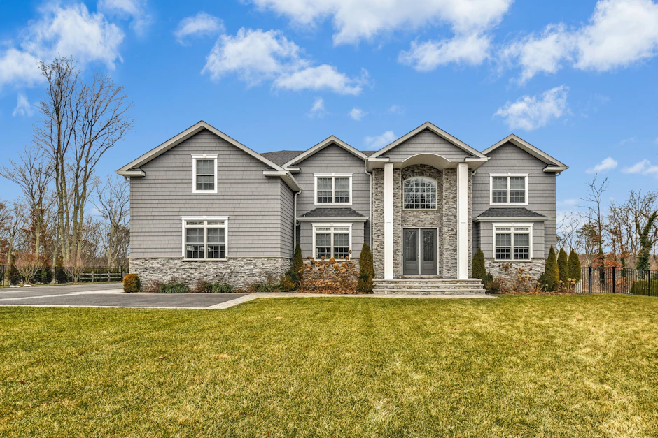 5 Hillcrest Lane, Woodbury, NY 11797, Presented by Doreen Cavanagh