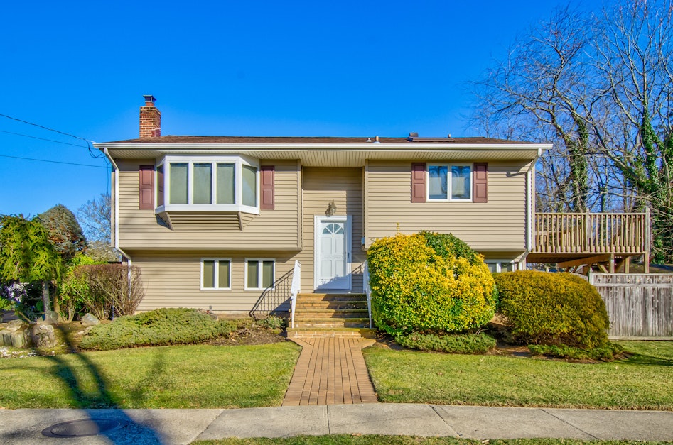 450 Lenox Road, Huntington Station, NY 11746, Presented by Paul