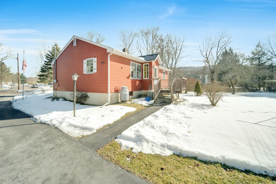 11 Oak Circle, Deer Park (Middletown), NY 11729, Presented by MaryBeth