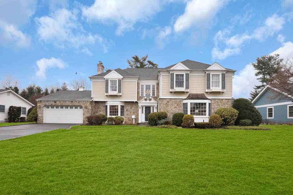 255 Northwoods Road, Manhasset, NY 11030, Presented by Connie Liappas