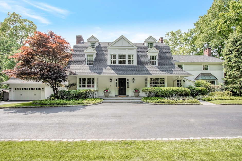 31 Old Smith Road, Tenafly, NJ 07670, Presented by Jessica Lerner